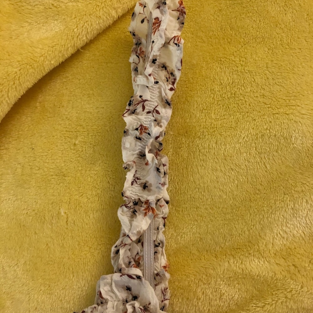 Lulu’s Cream Floral Print Button-Up Ruffled Crop - Picture 5 of 14